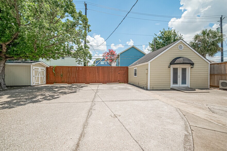 More Photos Of 826 Heights Blvd, Houston Office Residential For Sale