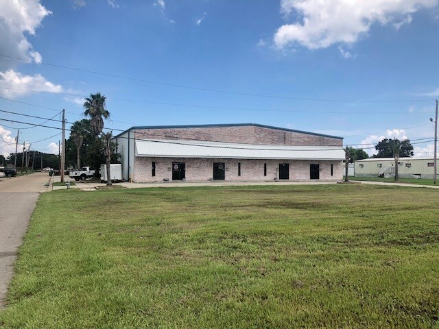 More Photos Of 200 Veterans Blvd, Kenner Warehouse For Lease