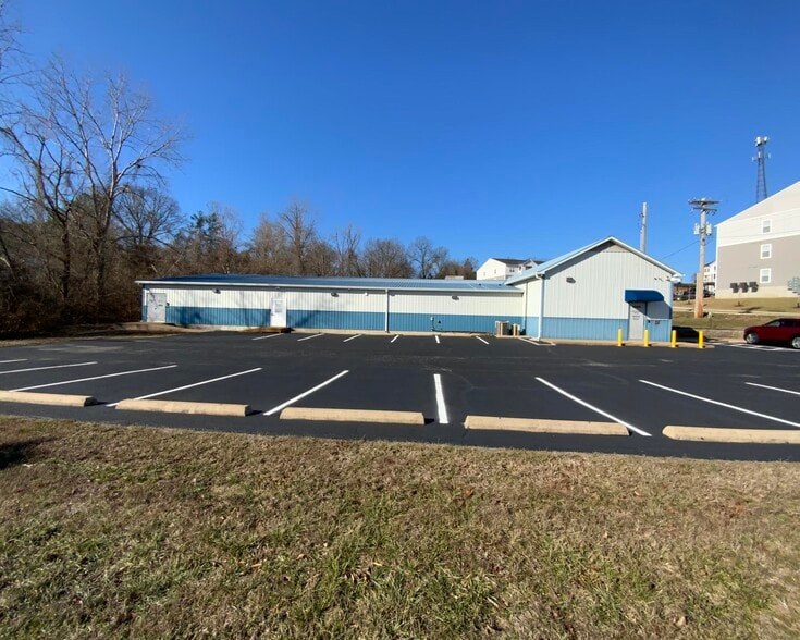 More Photos Of 6029 W Outer Rd, Imperial Freestanding For Sale