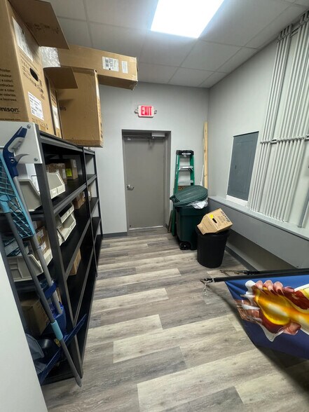 More Photos Of 355 E Brannon Rd, Nicholasville Storefront Retail Office For Lease