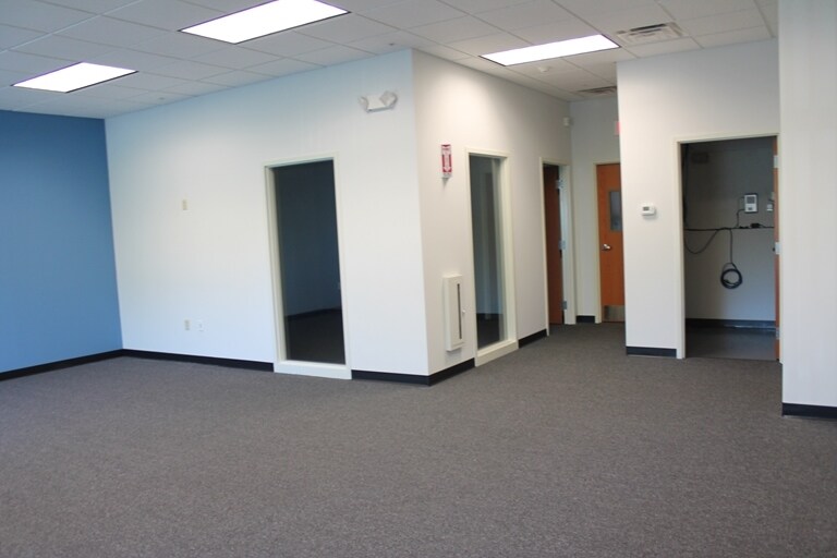 More Photos Of 3790 Commerce Ct, North Tonawanda Light Distribution For Lease