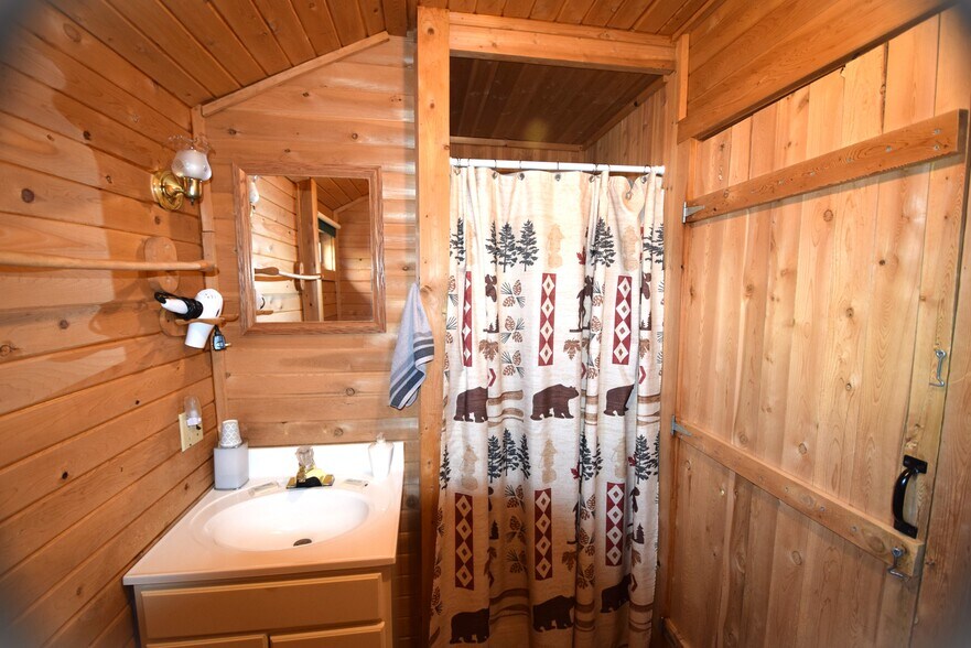 More Photos Of 109 Sinclair Rd, Sinclair Sports And Entertainment For Sale