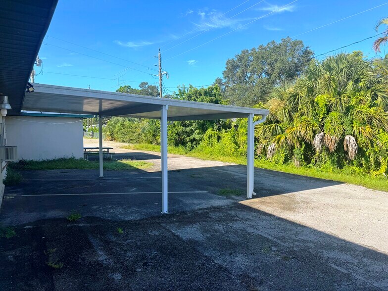 More Photos Of 50 Mildred Dr, Fort Myers Flex For Lease
