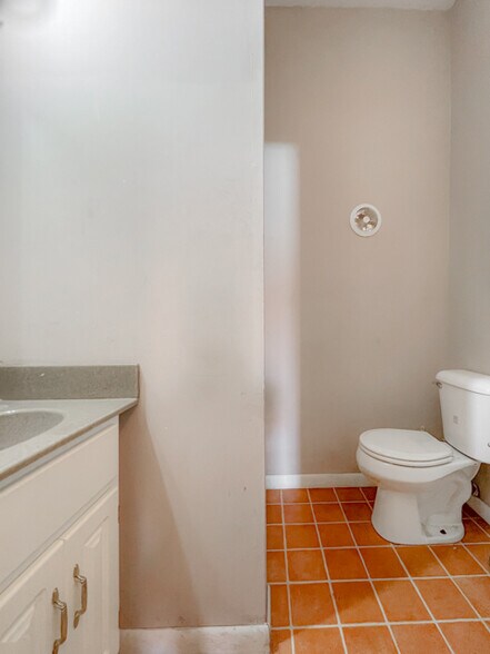 More Photos Of 210 E Grand Ave, Ponca City Office For Sale