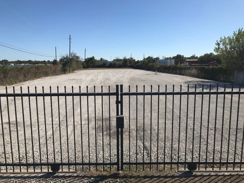 More Photos Of 16570 Beaumont Hwy, Houston Land For Lease