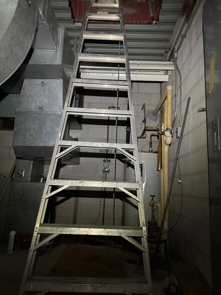 More Photos Of 8716 SE 15th St, Oklahoma City Distribution For Sale