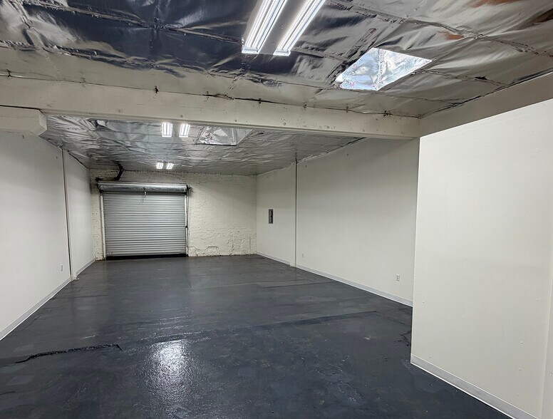 More Photos Of 119 W 36th Pl, Los Angeles Flex For Lease
