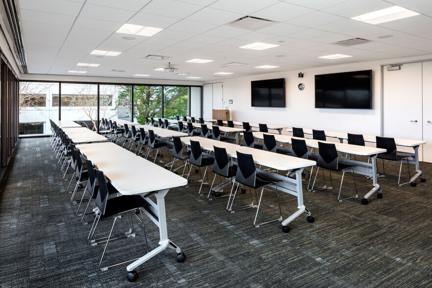 More Photos Of 1900 Powell St, Emeryville Office For Lease