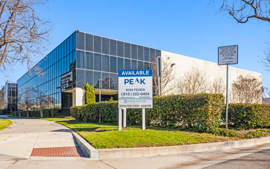 Primary Photo Of 850 Flynn Rd, Camarillo Warehouse For Sale