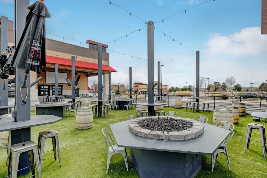More Photos Of 11160 S Pikes Peak Dr, Parker Restaurant For Sale