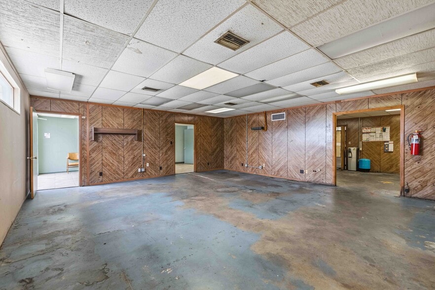 More Photos Of 2053 13th St, Sarasota Unknown For Lease
