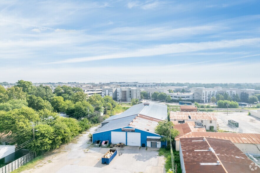 More Photos Of 6935 Ryan Dr, Austin Warehouse For Lease