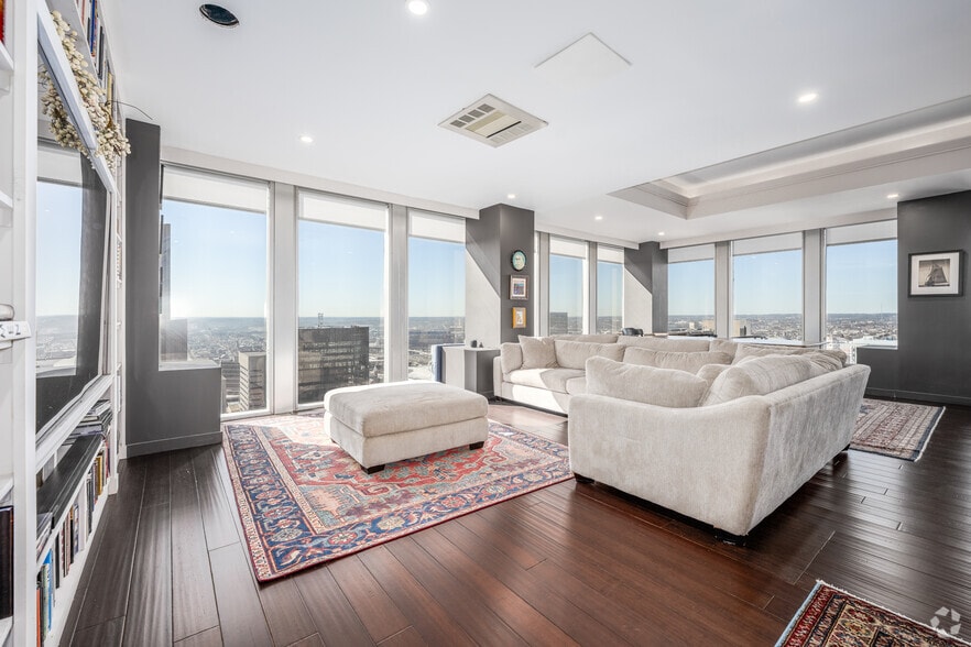 More Photos Of 1 N Charles St, Baltimore Office For Sale