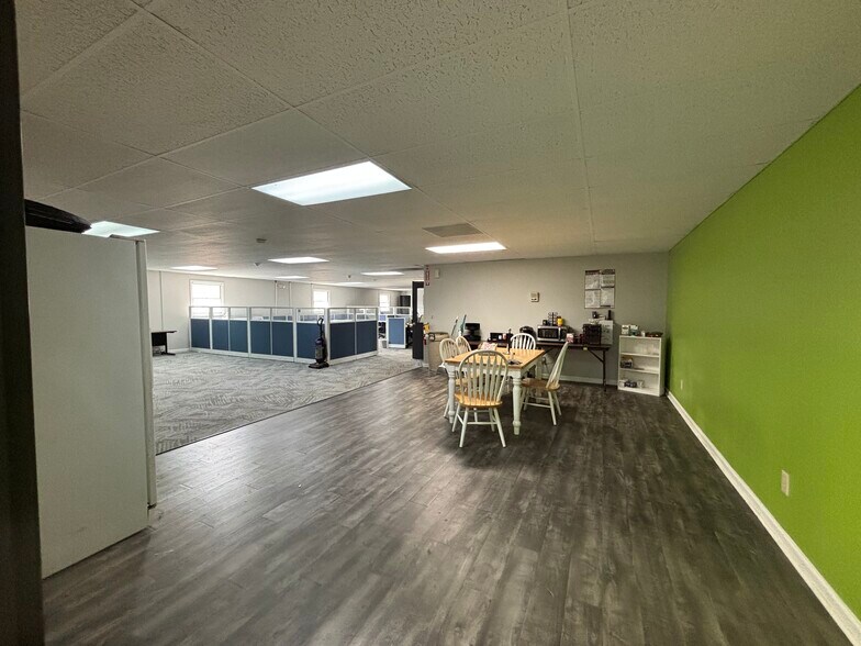 More Photos Of 1304 S Broad St, Monroe Flex For Lease