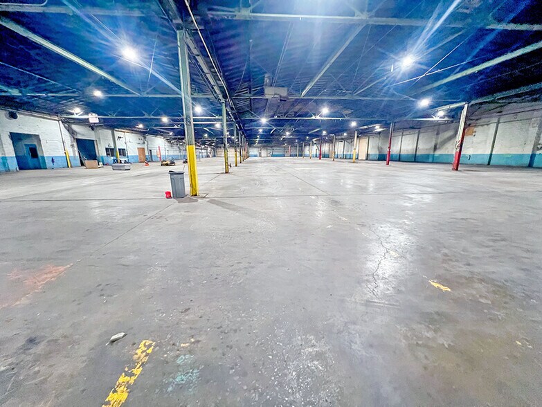 More Photos Of 2405 W Herrin St, Herrin Warehouse For Lease