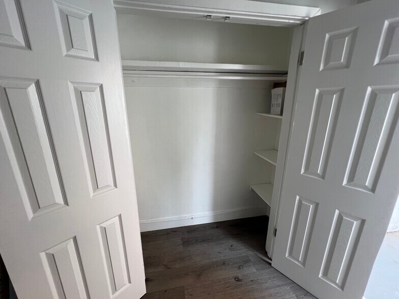 More Photos Of 2403 Louella Ave, Venice Apartments For Sale