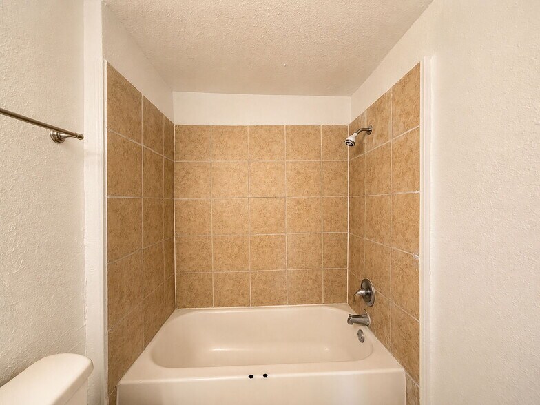 More Photos Of 1004 Austin St, Portland Apartments For Sale