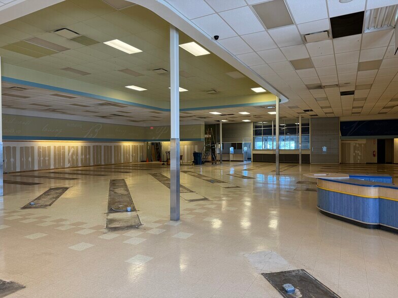 More Photos Of 350 Main St, Pennsburg Drugstore For Lease