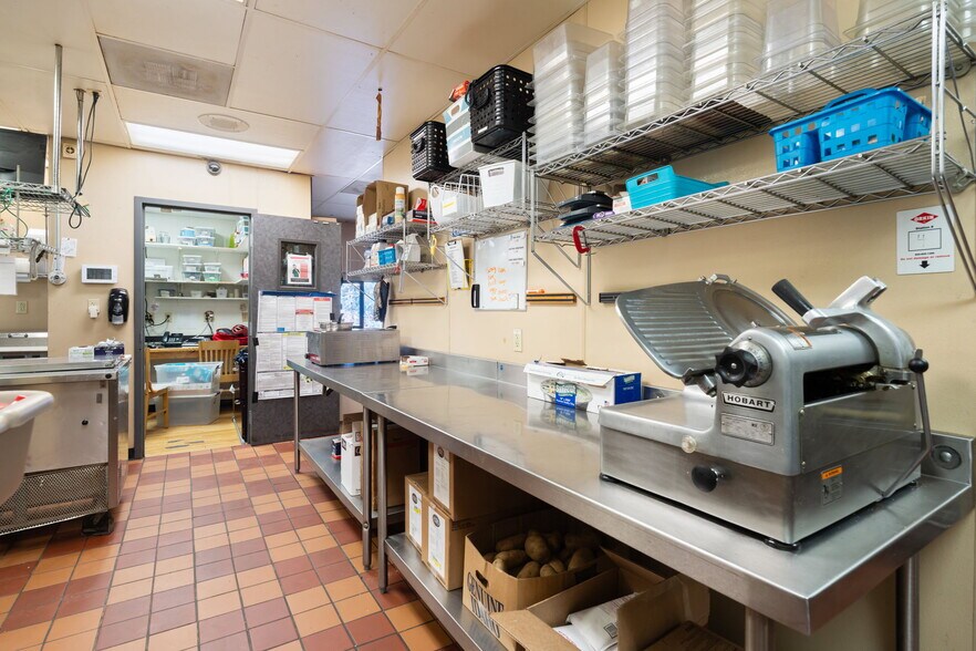 More Photos Of 1138 Yellowstone, Pocatello Restaurant For Sale