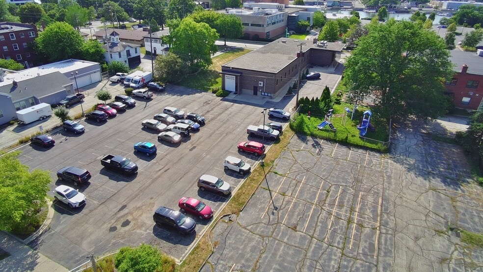 More Photos Of 706 N Main St, Rockford Medical For Lease