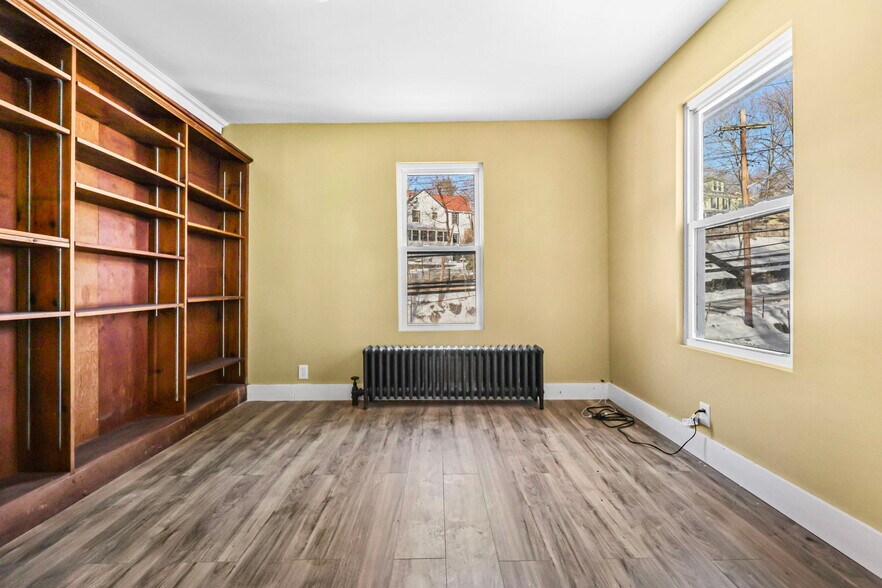 More Photos Of 68 Brook St, Croton On Hudson Showroom For Sale