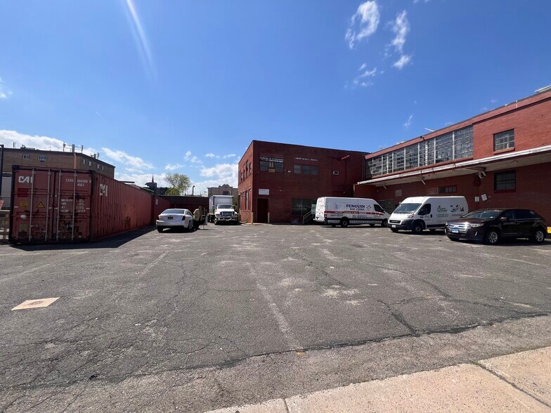 More Photos Of 19-29 Lafayette St, Hartford Distribution For Sale