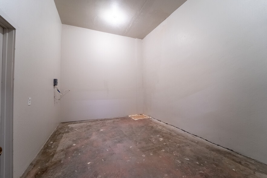 More Photos Of 119 D St, Marysville Storefront Retail Office For Sale