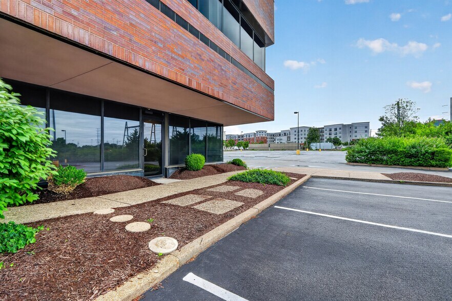 More Photos Of 8888 Ladue Rd, Ladue Medical For Lease