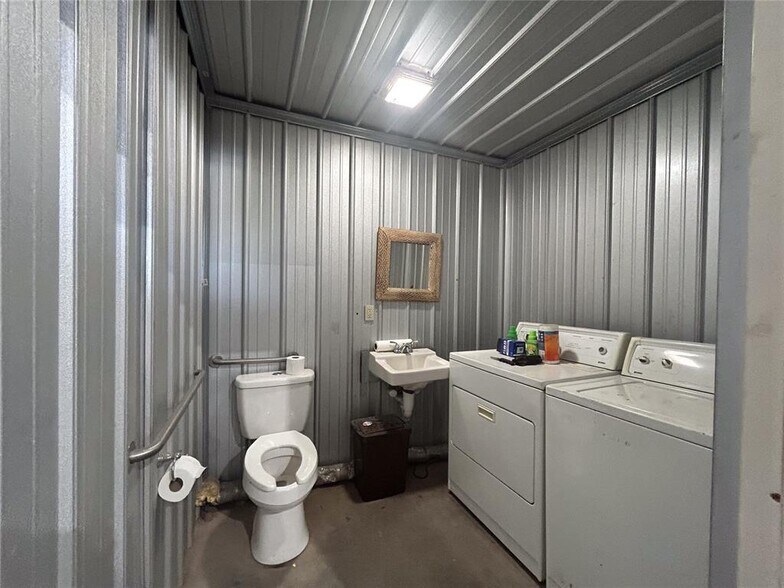 More Photos Of 300 N 14th St, Clinton Specialty For Sale