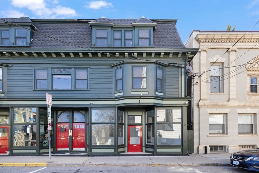 More Photos Of 138 Spring St, Newport Storefront Retail Office For Sale