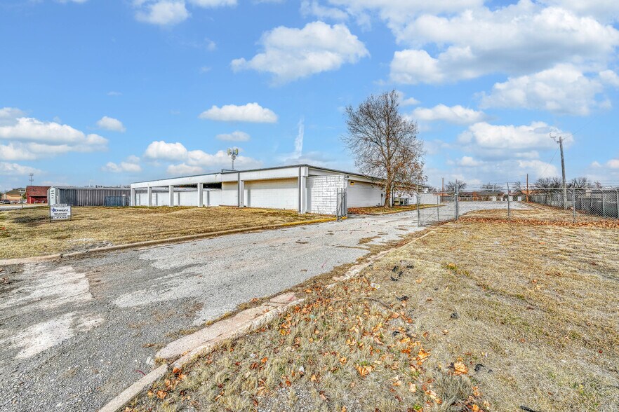 More Photos Of 6725 NW Atlanta Ave, Lawton Industrial For Lease