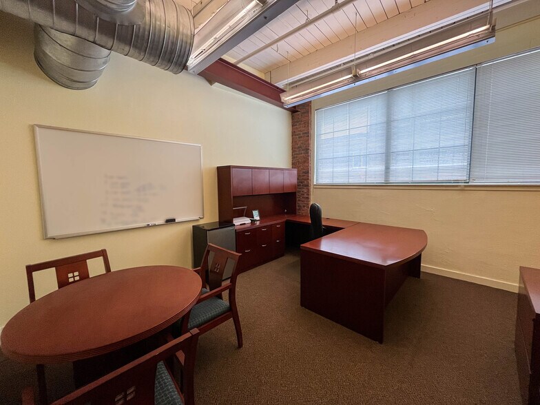 More Photos Of 1457 E 40th St, Cleveland Showroom For Lease