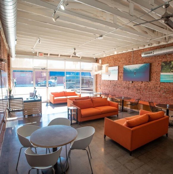 More Photos Of 714 Main St, Grandview Office For Lease