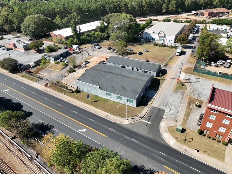 More Photos Of 2485 Main St, East Point General Retail For Sale