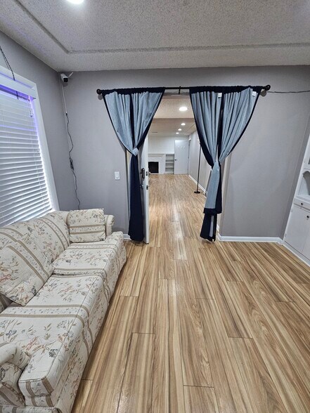 More Photos Of 2010 SE 182nd Ave, Portland Office For Lease