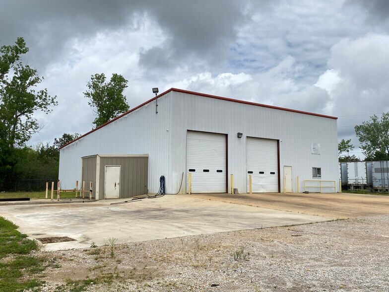 Primary Photo Of 3052 Jeff Homan Dr, Tupelo Light Distribution For Lease