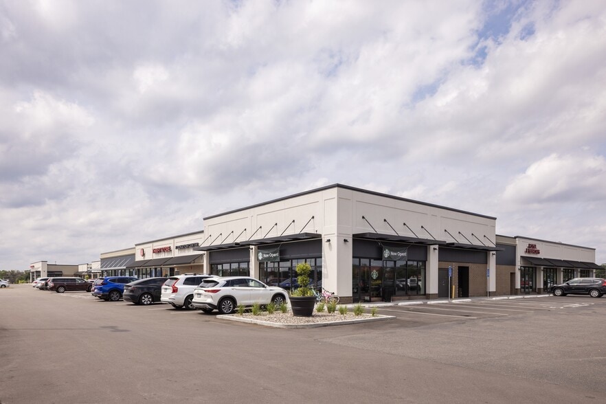 More Photos Of 704-822 W 98th St, Bloomington Unknown For Lease
