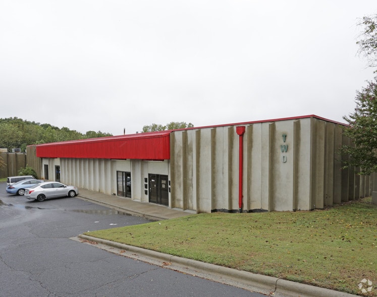 More Photos Of 520 E Hebron St, Charlotte Warehouse For Lease