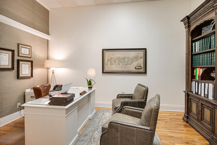 More Photos Of 809 S Main St, Columbia Office For Sale