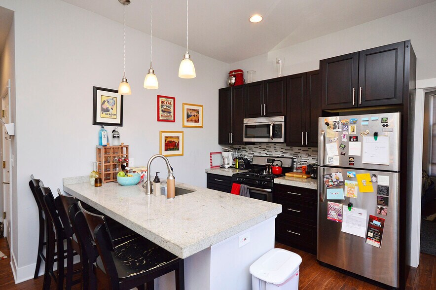 More Photos Of 1501 W Superior St, Chicago Apartments For Sale