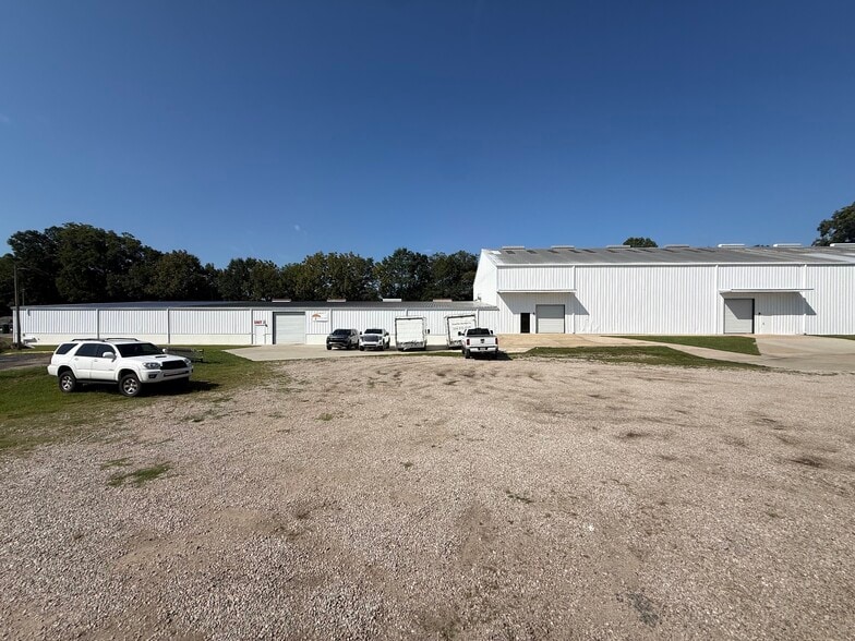More Photos Of 812 Geneva Street, Opelika Warehouse For Lease