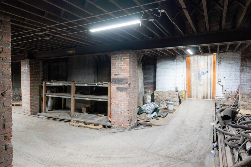 More Photos Of 2424 Columbus Rd, Springfield Warehouse For Sale