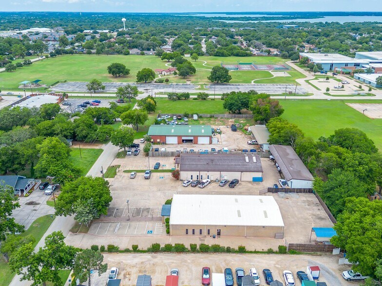 More Photos Of 110 Gotcher Ave, Lake Dallas Warehouse For Sale