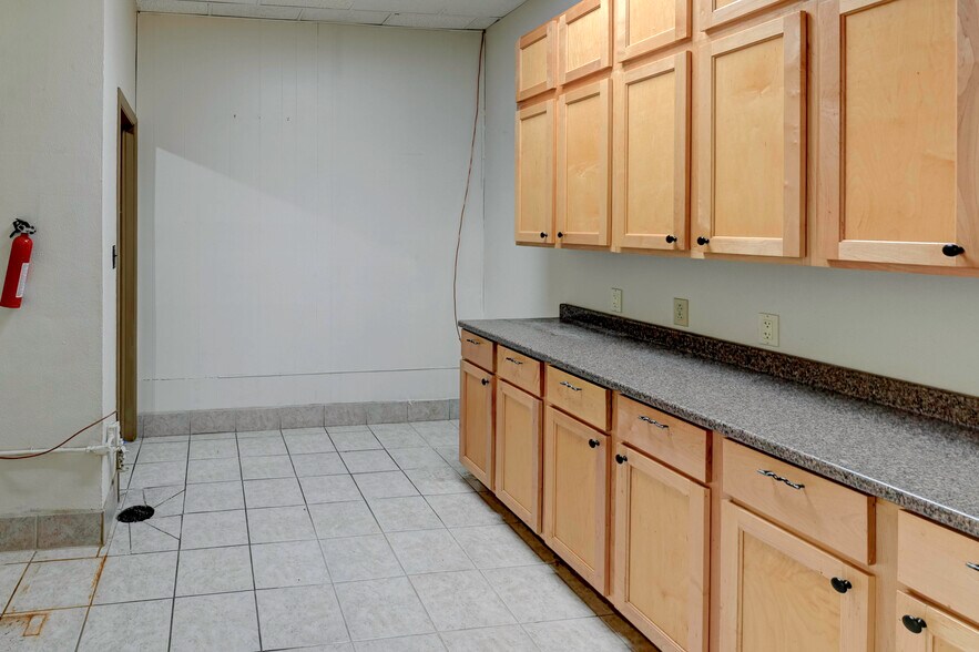 More Photos Of 4003 Pennsylvania Ave, Kansas City Office For Sale