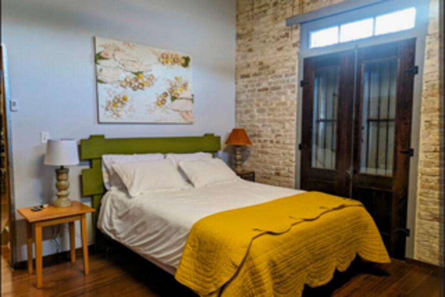 More Photos Of 828 E 15th St, Brownsville Office For Sale