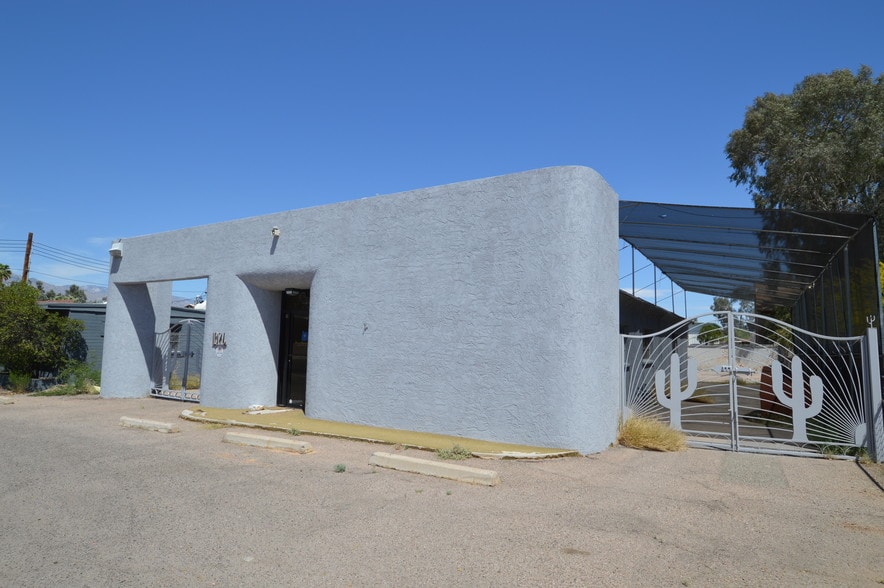 More Photos Of 1026 N Columbus Blvd, Tucson Light Manufacturing For Sale