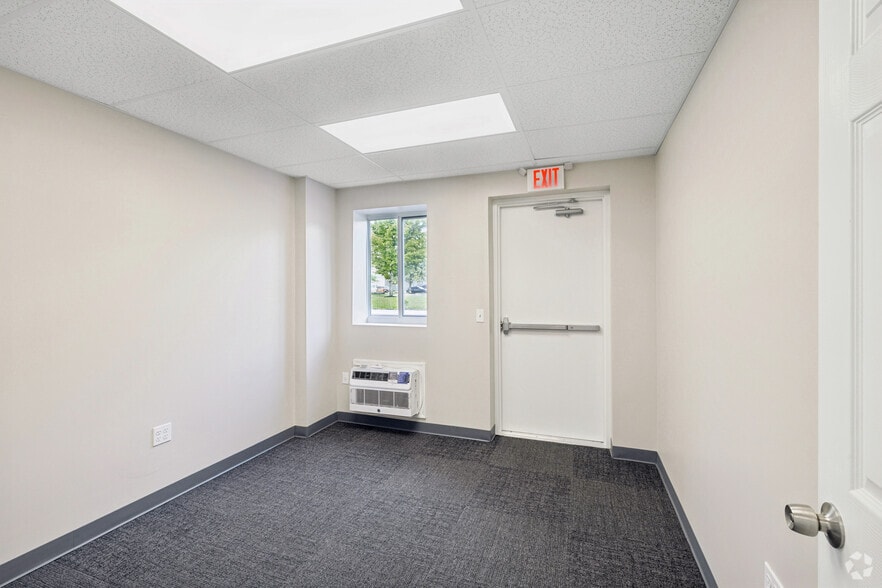 More Photos Of 130 Christopher Ln, Harleysville Warehouse For Lease