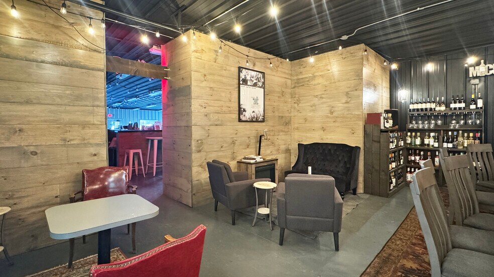 More Photos Of 916 S Mitchell St, Cadillac Restaurant For Sale