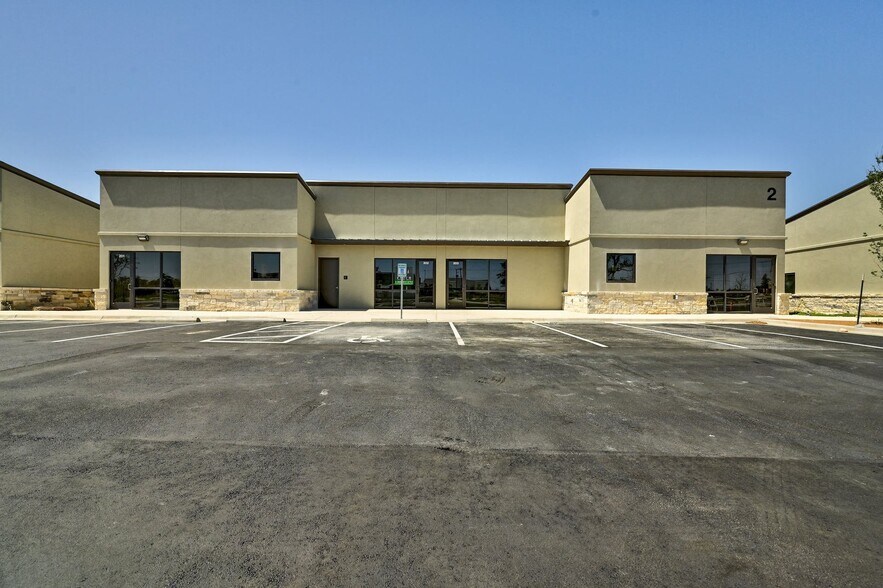 More Photos Of 4913 Moreland, Georgetown Medical For Lease