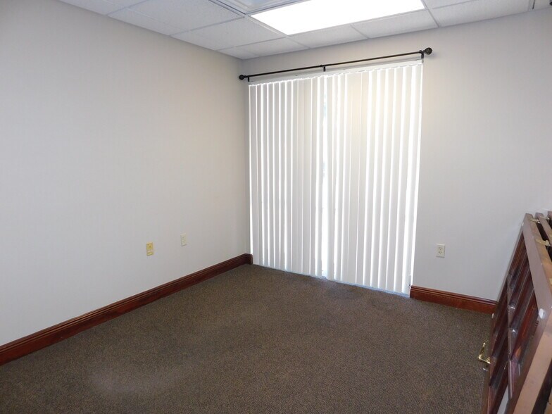 More Photos Of 5145 Commercial Dr, Melbourne Warehouse For Lease